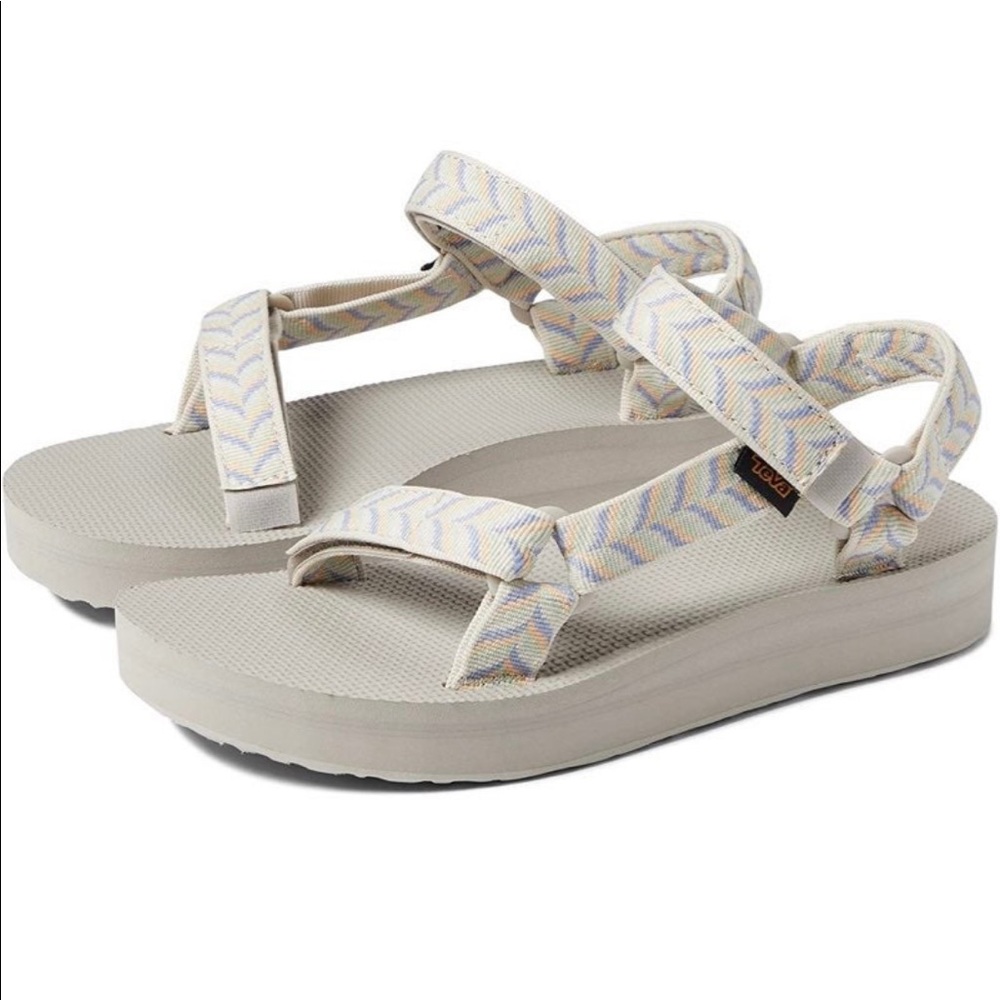 New Teva Women's Universal Sandal size 8